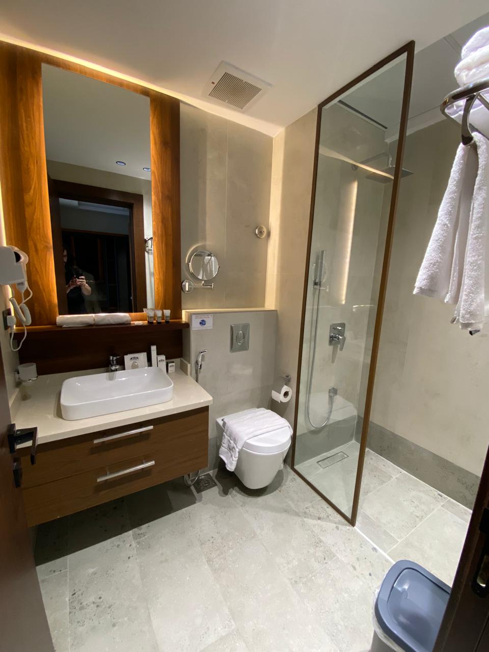 Qira Hotel banyo görünümü 1