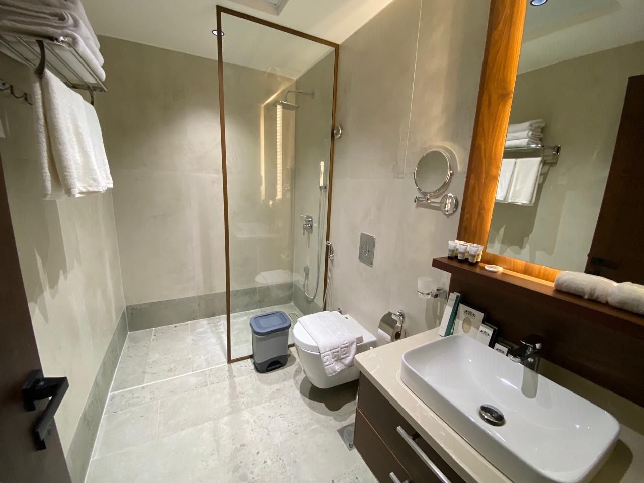 Qira Hotel banyo görünümü 2