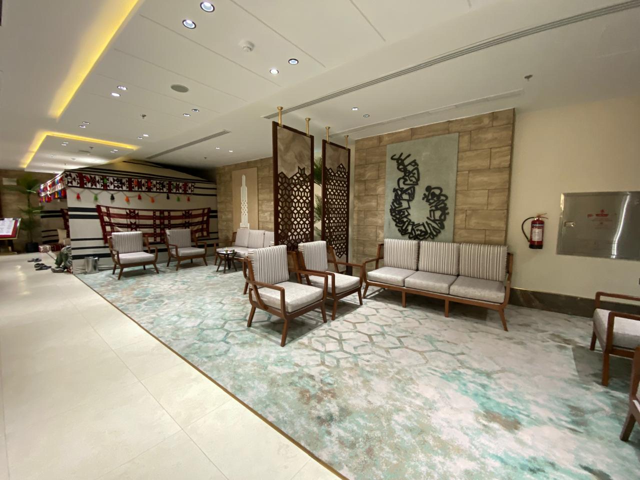 Qira Hotel geleneksel dekorlu oturma alanı